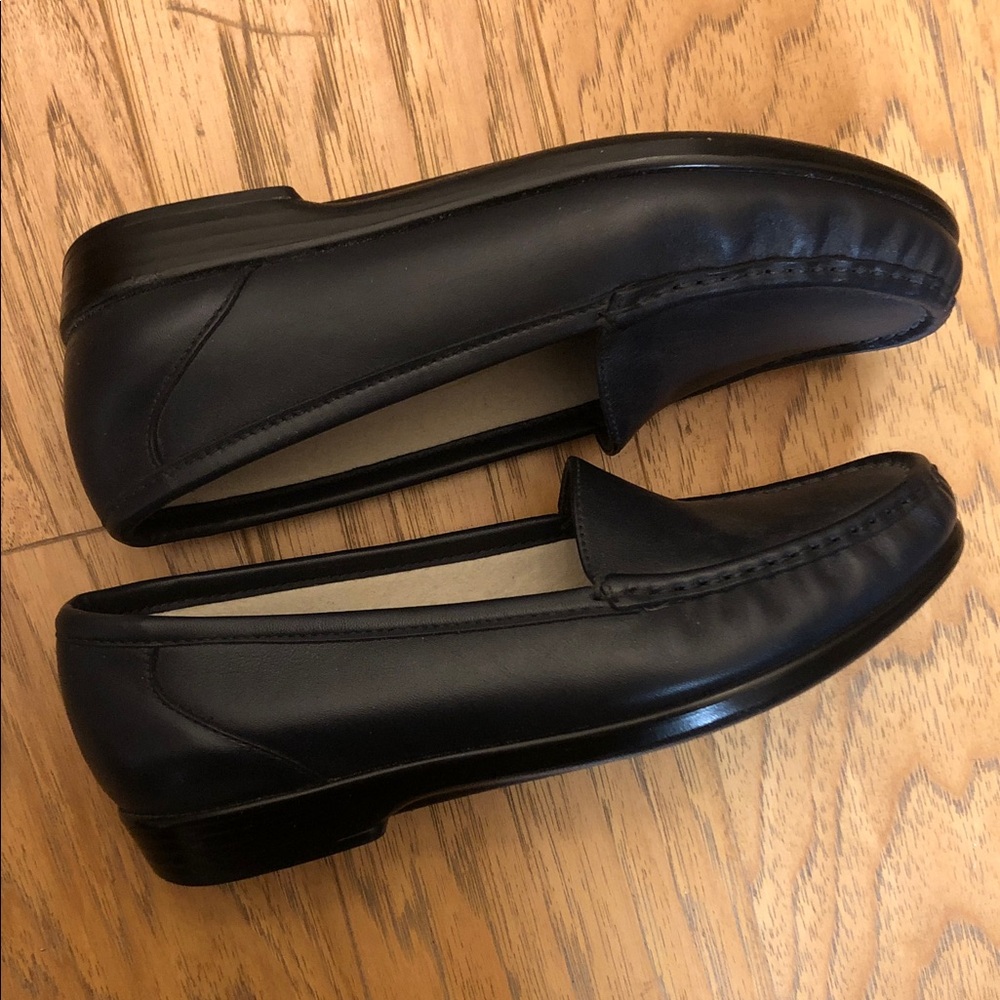 SAS Navy Blue Leather-Like Women’s Slip-On Loafers - Picture 8 of 8